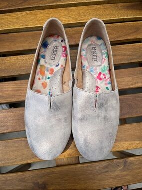 Born Women's Light Silver Metallic Slip-On Flats with Floral Insole